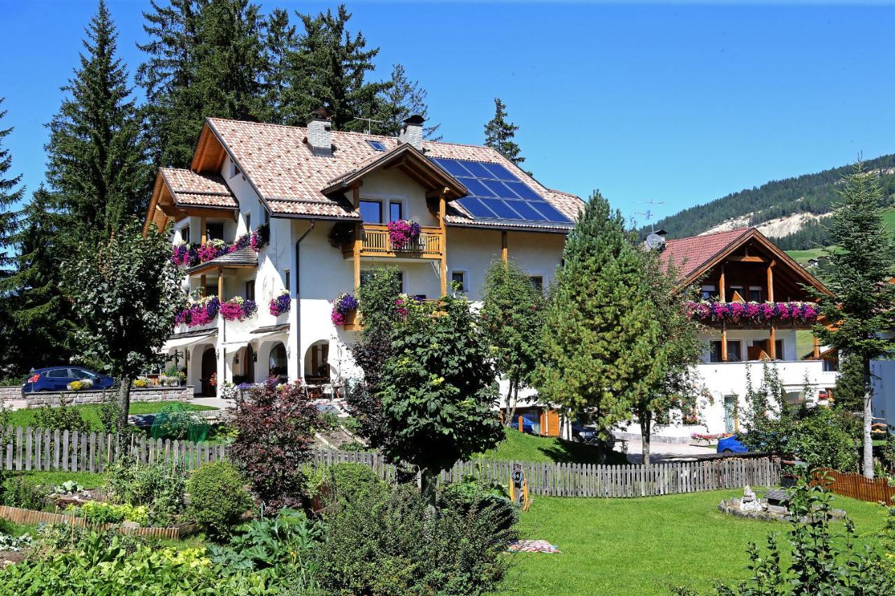Apartments Lasteis La Villa  Buitenkant foto