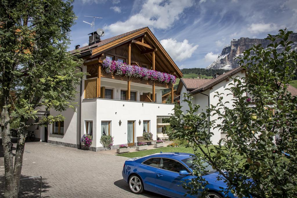 Apartments Lasteis La Villa  Buitenkant foto
