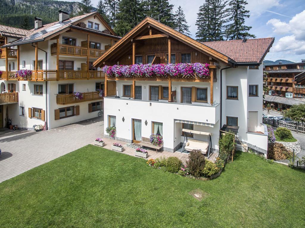 Apartments Lasteis La Villa  Buitenkant foto